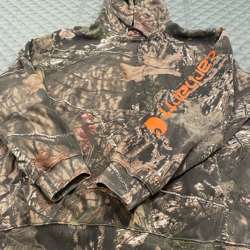 Men’s Carhartt/Mossy Oak hoodie, size large